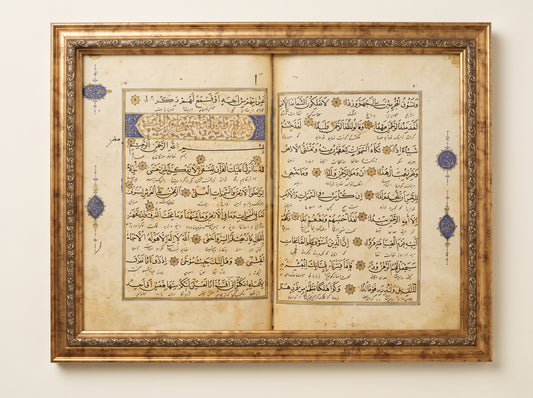 Tezhipli Kur'an sayfası, Tâhâ Sûresi, 16. yüzyıl – çerçeveli tablo 42×32 cm, ön cepheden, düz duvarda