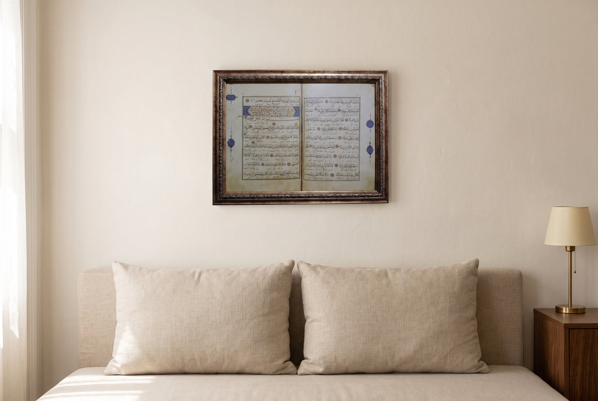 Tezhipli Kur'an sayfası, Tâhâ Sûresi, 16. yüzyıl – çerçeveli tablo 42×32 cm, salonda duvarda
