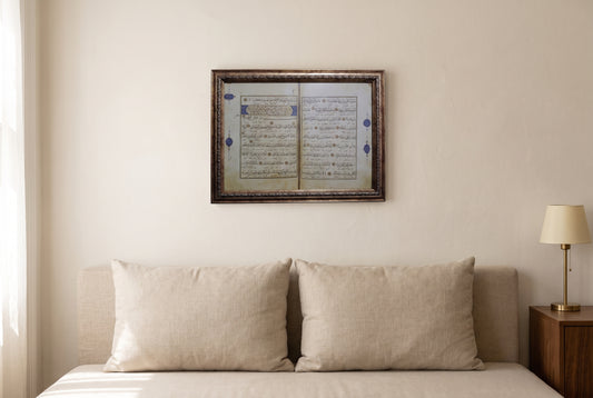 Tezhipli Kur'an sayfası, Tâhâ Sûresi, 16. yüzyıl – çerçeveli tablo 42×32 cm, salonda duvarda